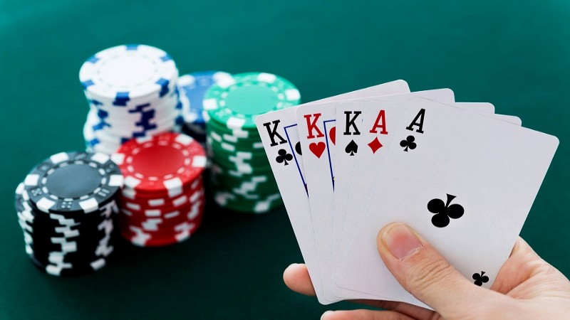 Khi chơi game bài VINBET, anh em không nên vội vàng, cần tập trung liên tục